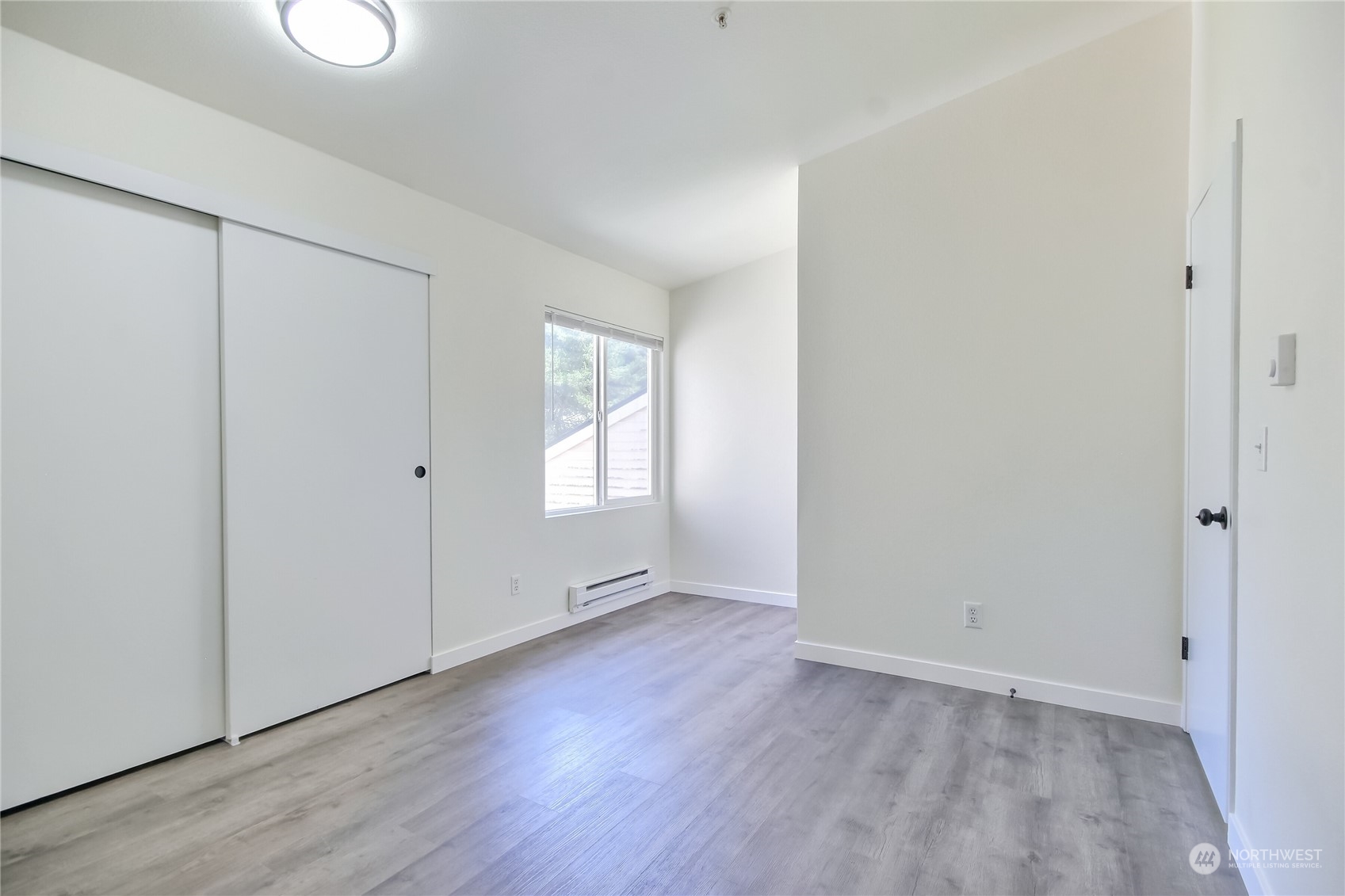 1825 South 330th Street, Unit E3 Federal Way, WA 98003 - Photo 18 of 26 an empty room with wooden floor and window