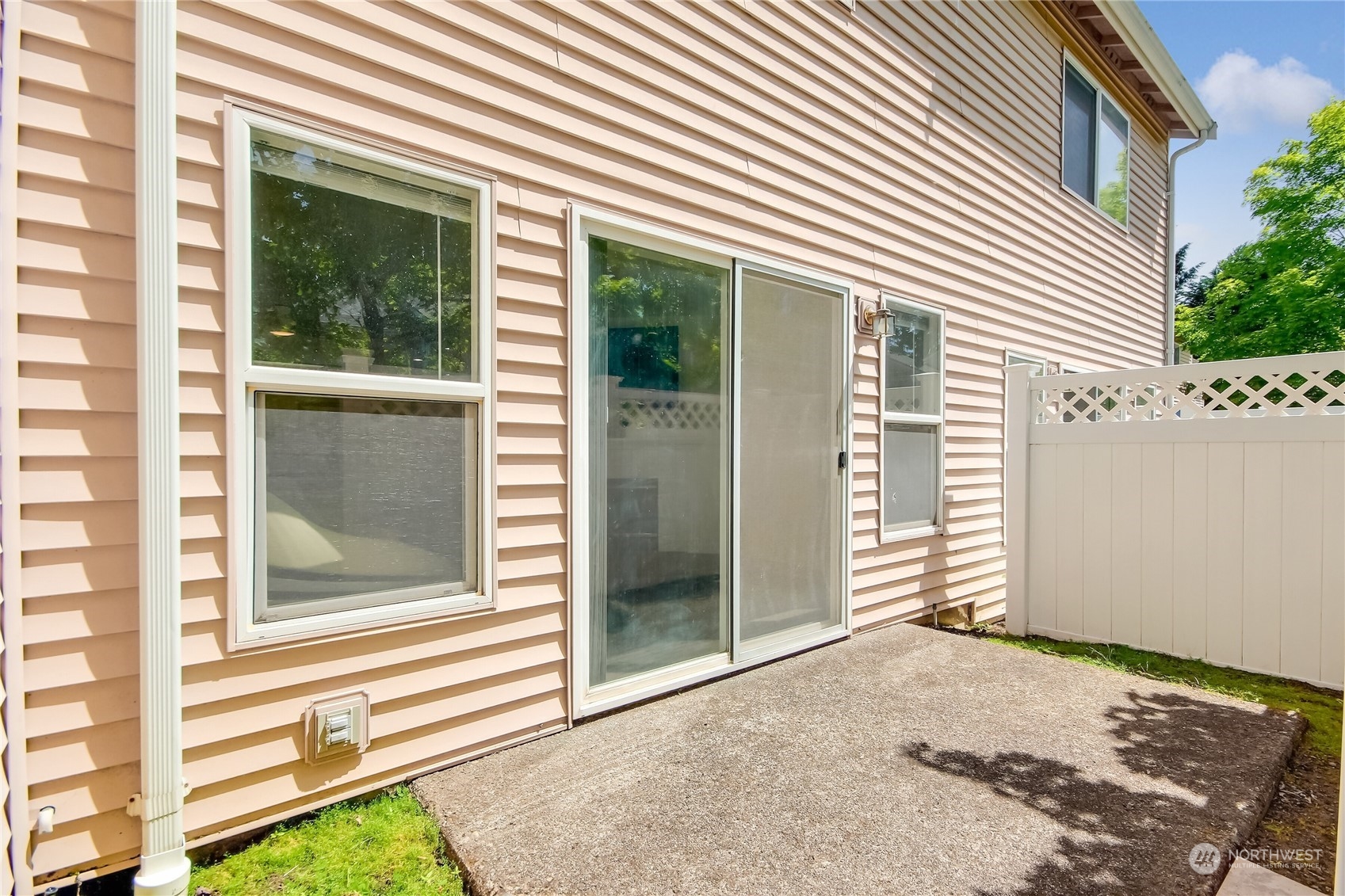 1825 South 330th Street, Unit E3 Federal Way, WA 98003 - Photo 19 of 26 a view of a house with a outdoor space
