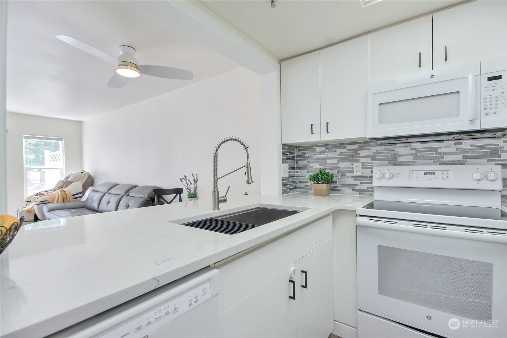 1825 South 330th Street, Unit E3 Federal Way, WA 98003 - Photo 6 of 26 a kitchen with sink a stove and cabinets