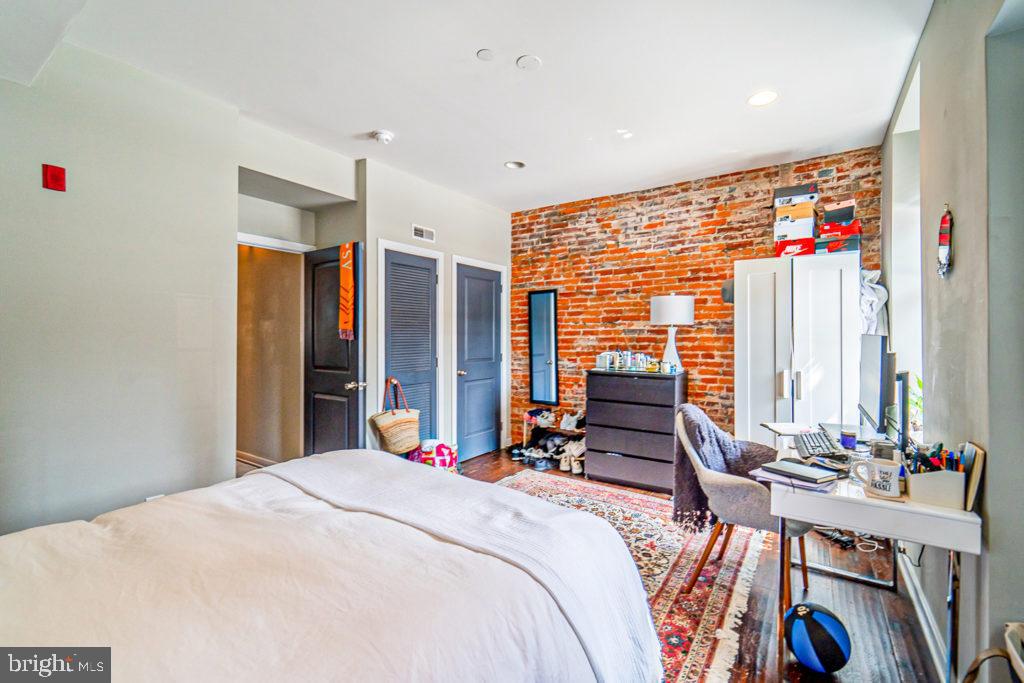 19 North 3rd Street Philadelphia, PA 19106 - Photo 9 of 14 a bed room with a bed and a large window