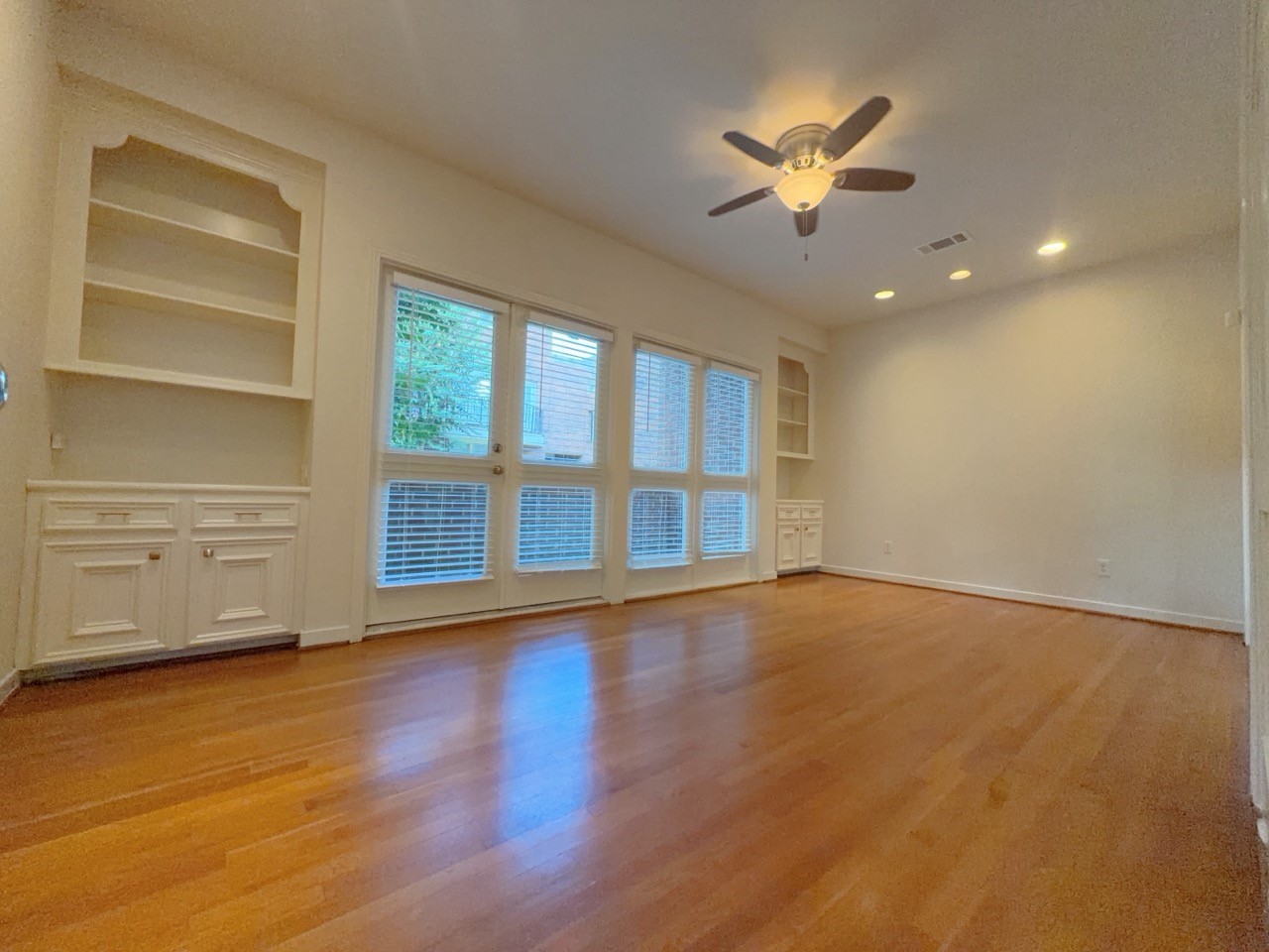 11840 Taylorcrest Road Houston, TX 77024 - Photo 3 of 16 Gallery Image 3