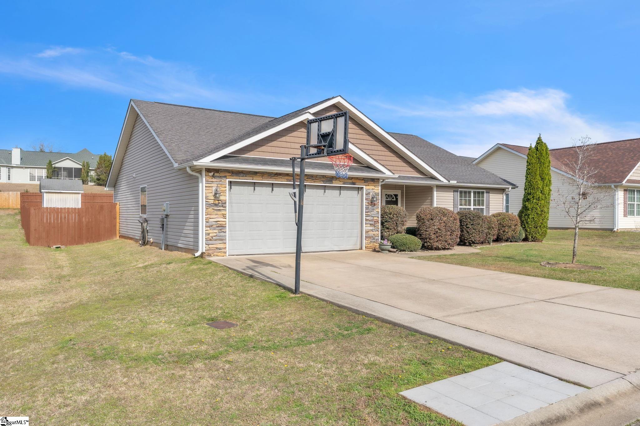 224 Eastpark Way Easley, SC 29642 - Photo 2 of 29