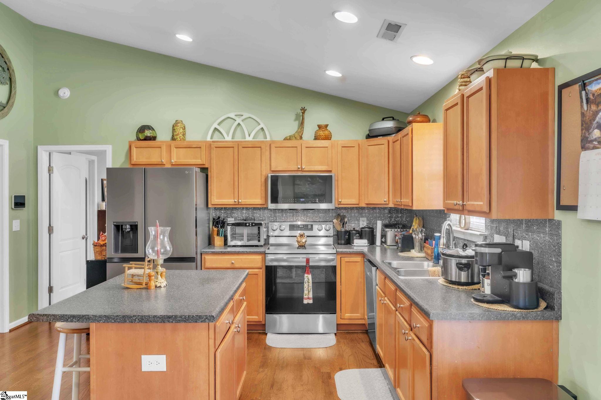224 Eastpark Way Easley, SC 29642 - Photo 6 of 30 Gallery Image 6