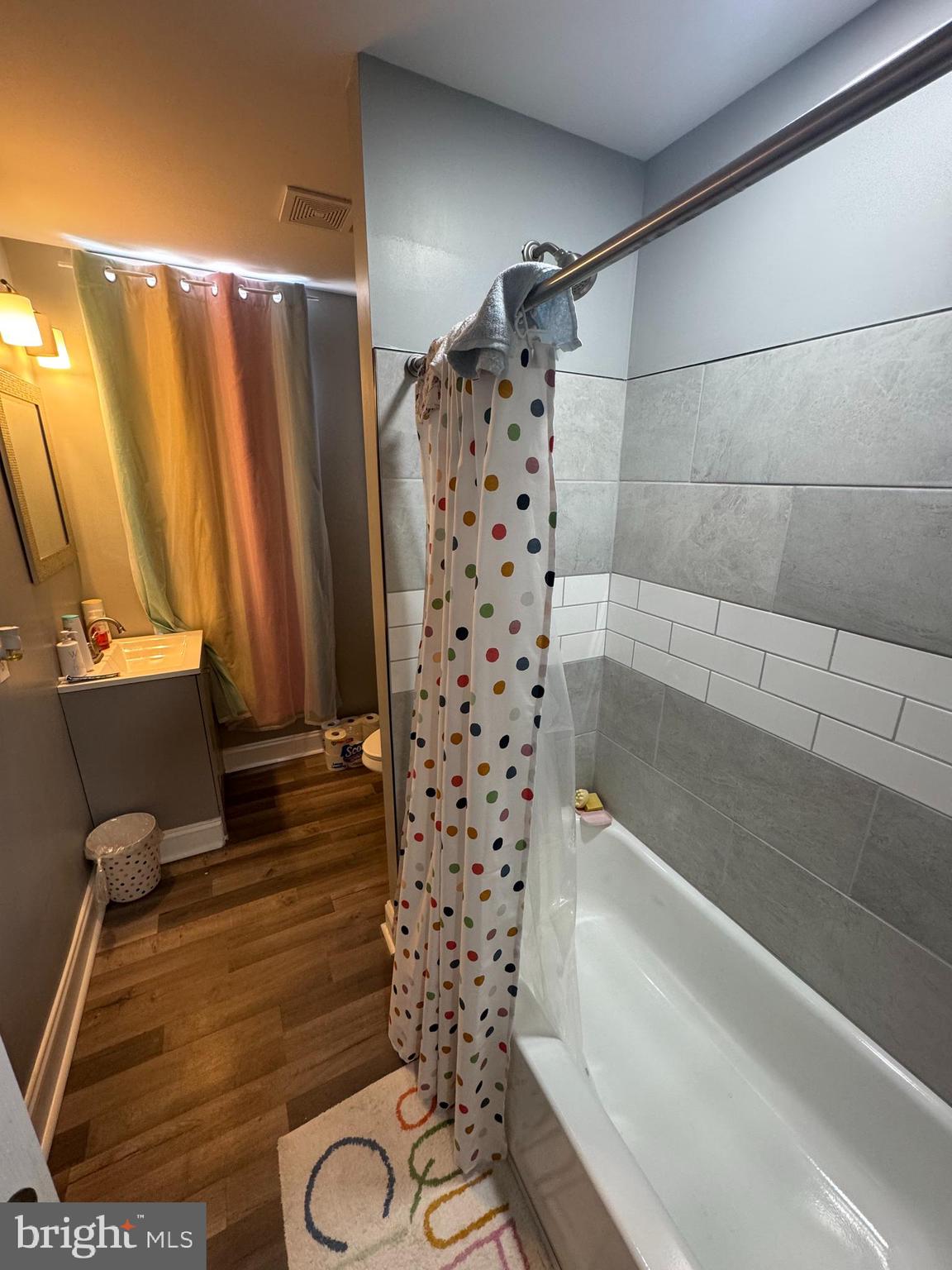 4303 York Road Baltimore, MD 21212 - Photo 13 of 21 a bathroom with a bathtub and a shower