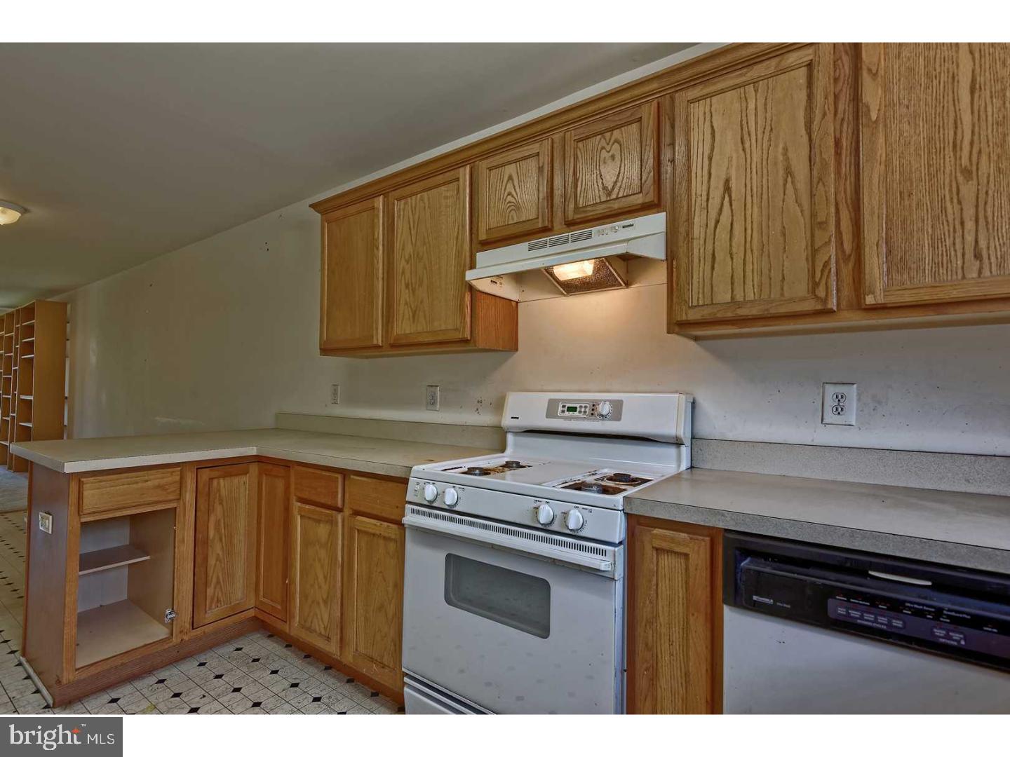 7 Shade Court Maple Shade, NJ 08052 - Photo 11 of 22 Gallery Image 11