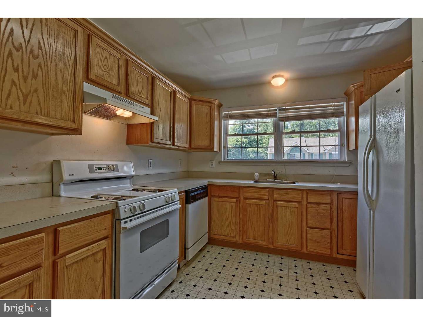 7 Shade Court Maple Shade, NJ 08052 - Photo 12 of 22 Gallery Image 12