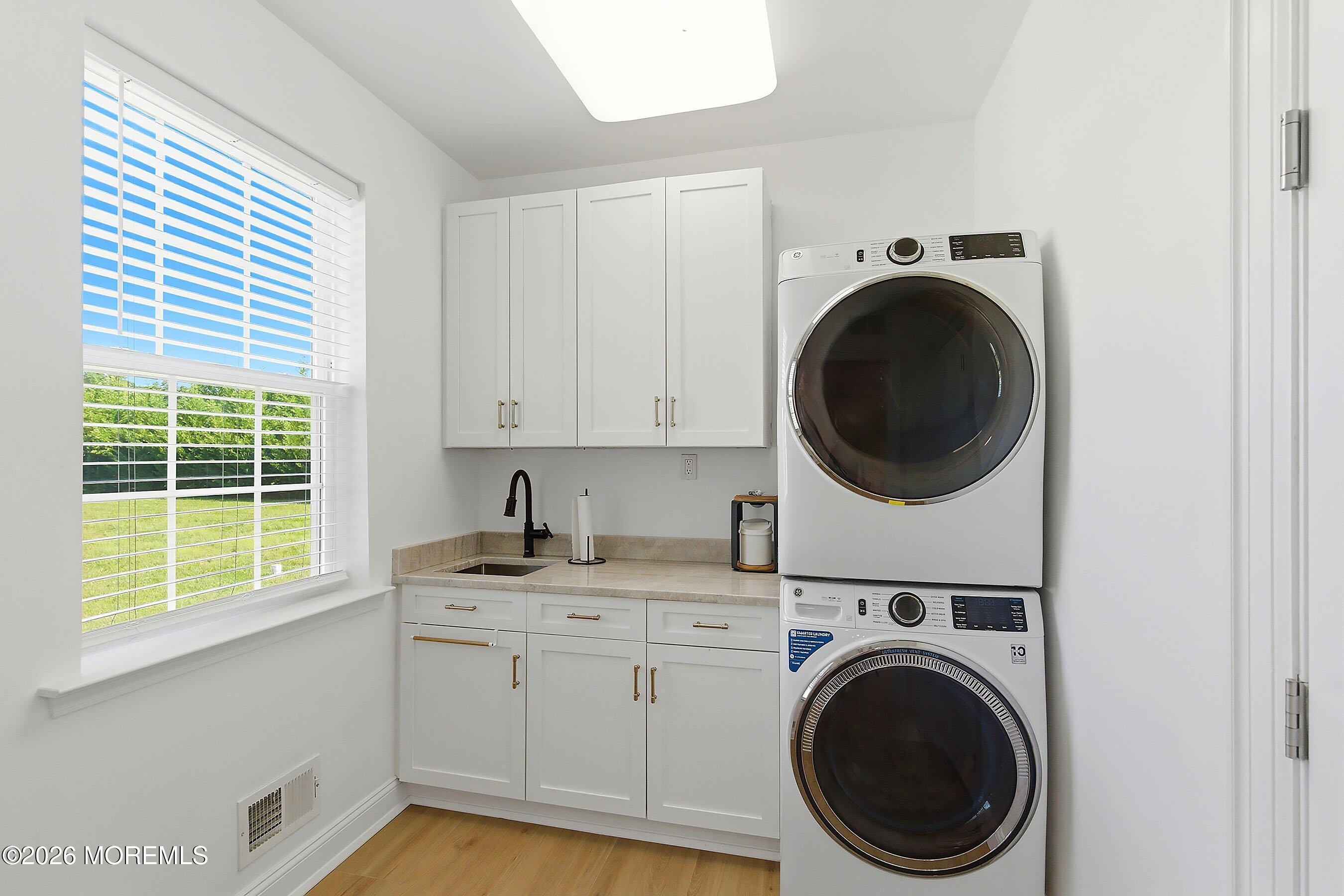 11 Rolling Meadows Court Cream Ridge, NJ 08514 - Photo 13 of 38 21-Laundry