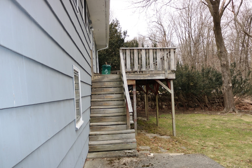 28 Chevy Chase Road Worcester, MA 01606 - Photo 13 of 17 a view of entryway