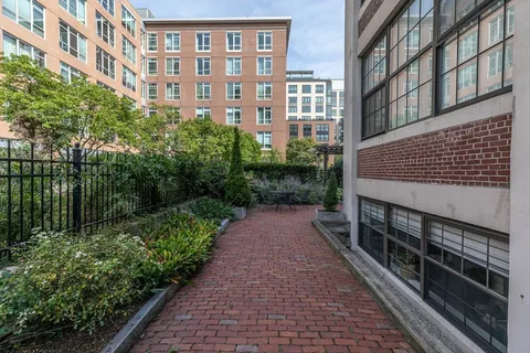 $1,250,000 | 64 East Brookline Street, Unit 4, Boston, MA 02118