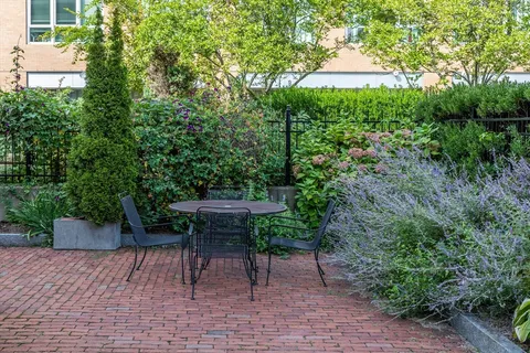 $1,250,000 | 64 East Brookline Street, Unit 4, Boston, MA 02118