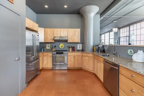 $1,250,000 | 64 East Brookline Street, Unit 4, Boston, MA 02118