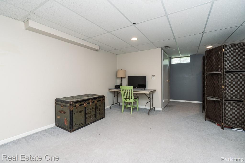 606 Whitney Drive Rochester, MI 48307 - Photo 31 of 42 606 Whitney_MLS-042.jpg