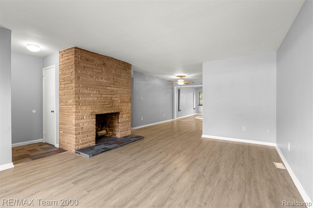 28454 Quail Hollow Road Farmington, MI 48331 - Photo 9 of 46