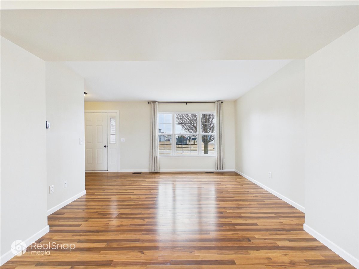 830 Spring Meadow Lane Malta, IL 60150 - Photo 4 of 53