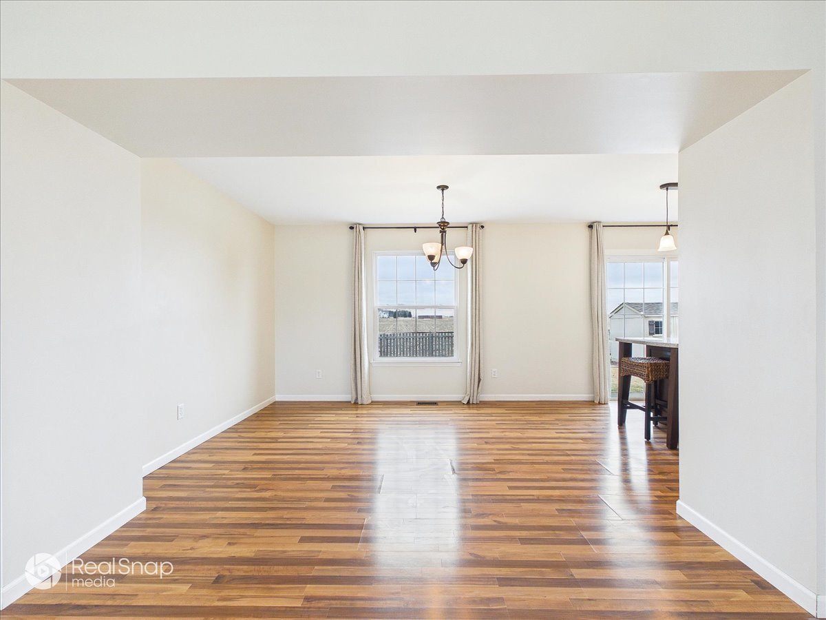 830 Spring Meadow Lane Malta, IL 60150 - Photo 6 of 53