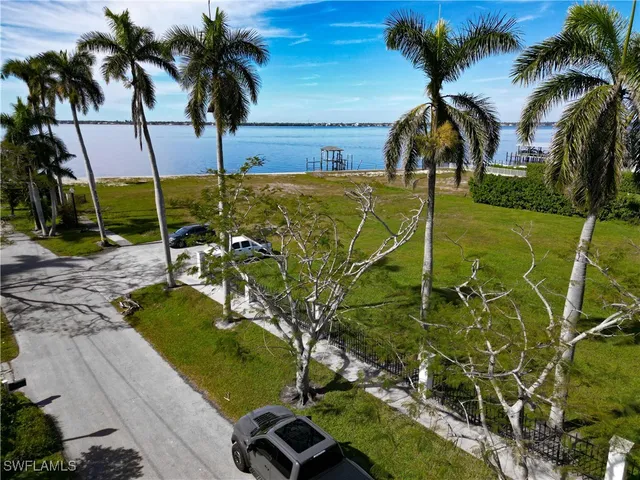 $2,470,000 | 1301 Poinciana Avenue, Fort Myers, FL 33901