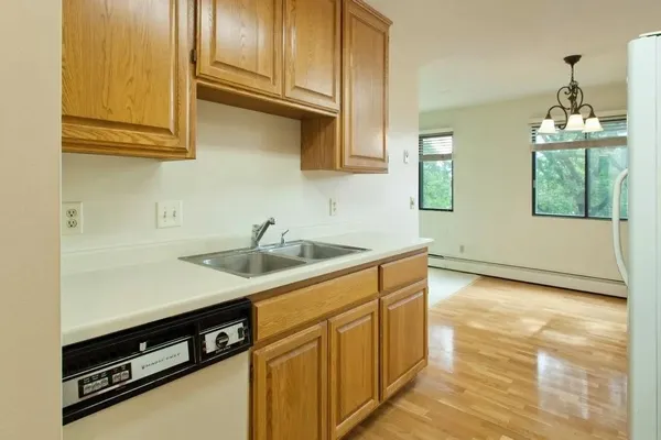 $99,900 | 4101 Parklawn Avenue, Unit 310, Edina, MN 55435