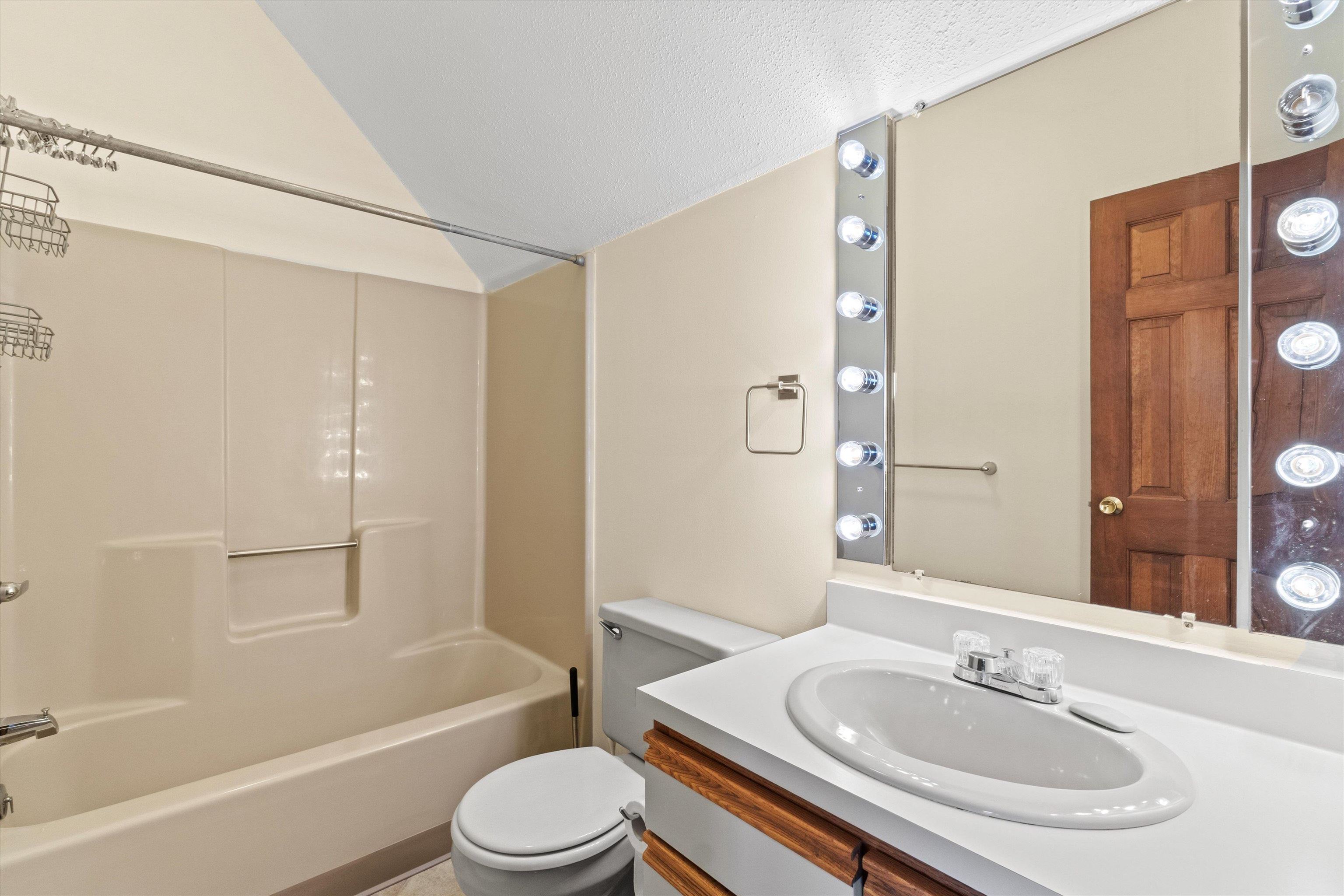 33 Riverfront Drive, Unit 5 Manchester, NH 03102 - Photo 15 of 30