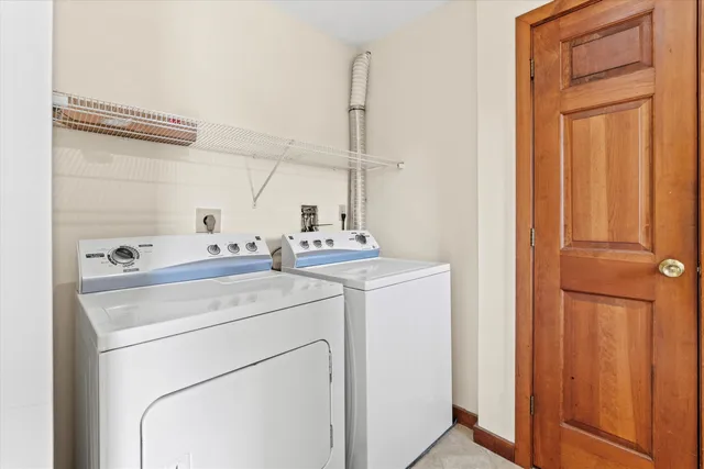 $2,850 | 33 Riverfront Drive, Unit 5, Manchester, NH 03102