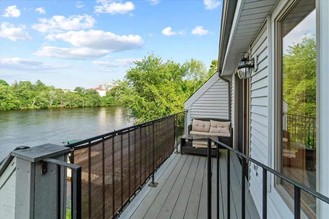 $2,850 | 33 Riverfront Drive, Unit 5, Manchester, NH 03102