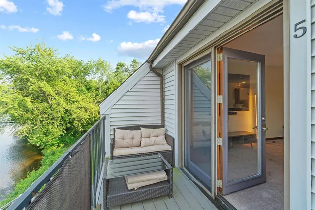 $2,850 | 33 Riverfront Drive, Unit 5, Manchester, NH 03102