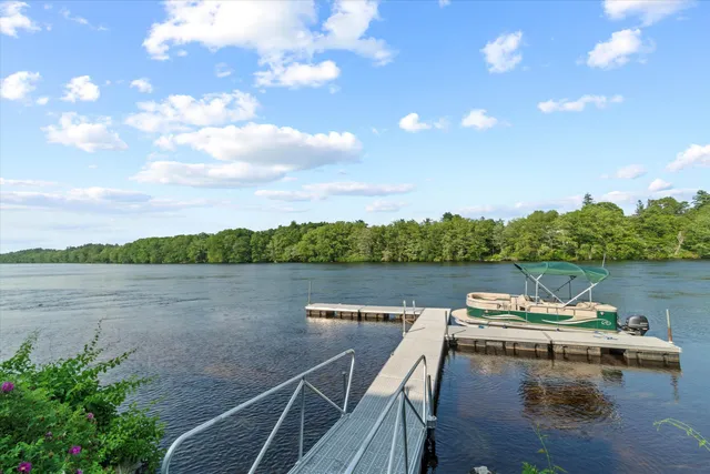 $2,850 | 33 Riverfront Drive, Unit 5, Manchester, NH 03102