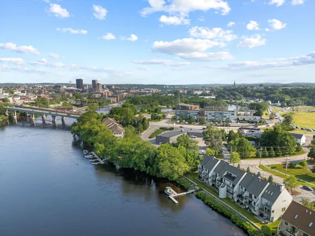 $2,850 | 33 Riverfront Drive, Unit 5, Manchester, NH 03102