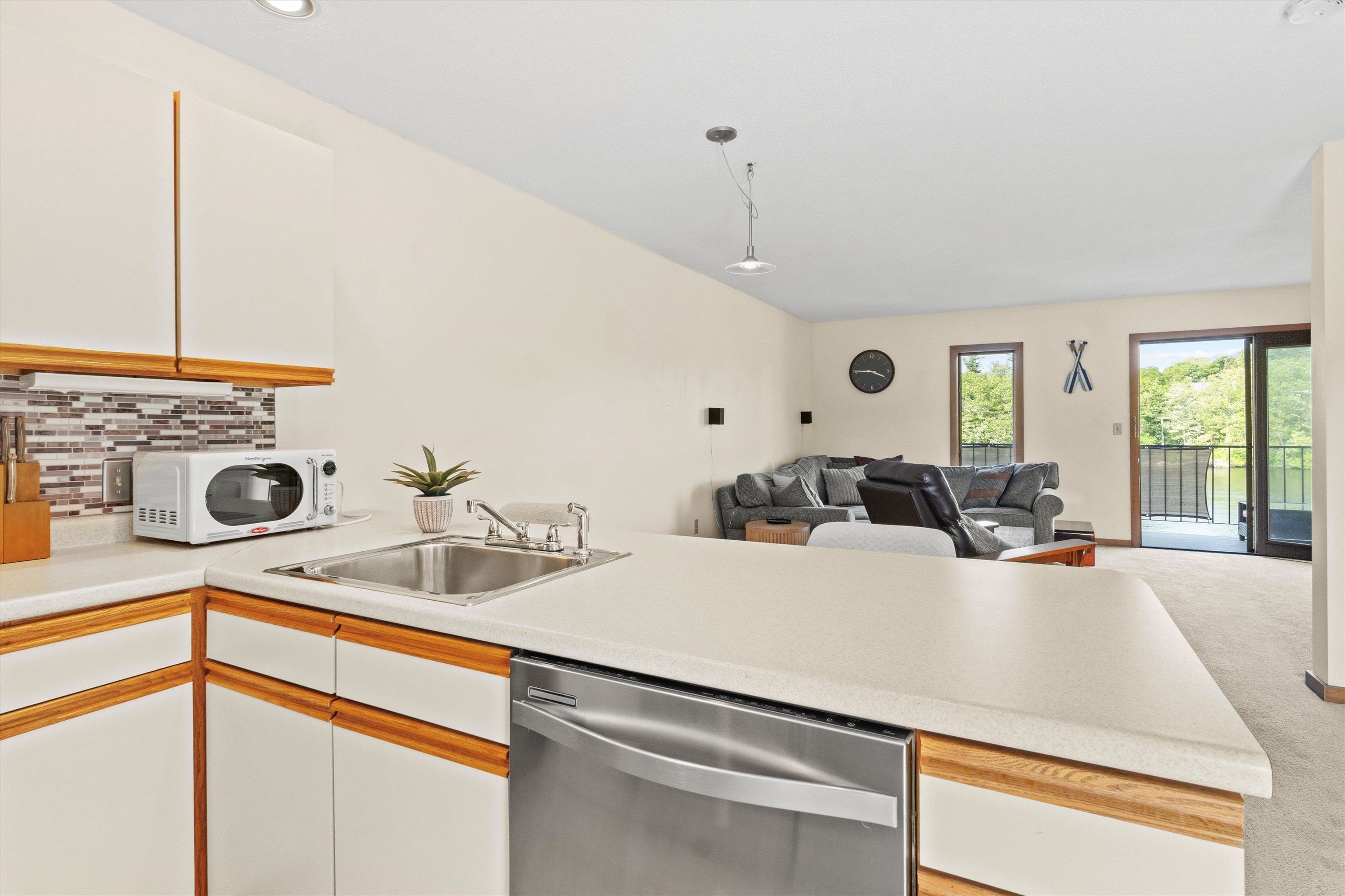 33 Riverfront Drive, Unit 5 Manchester, NH 03102 - Photo 7 of 30