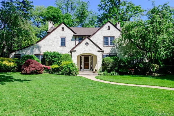 $2,495,000 | 11 Myrtle Drive, Great Neck, NY 11021