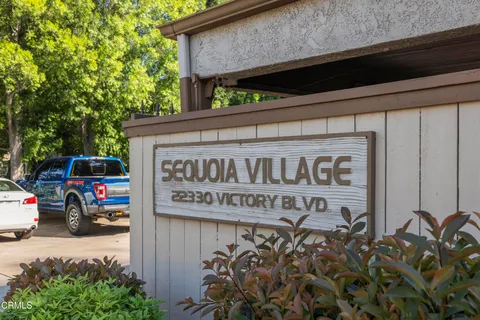 $500,000 | 22330 Victory Boulevard, Unit 401, Los Angeles, CA 91367