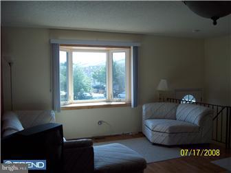 3587 Dows Road Philadelphia, PA 19154 - Photo 4 of 11 Living Room