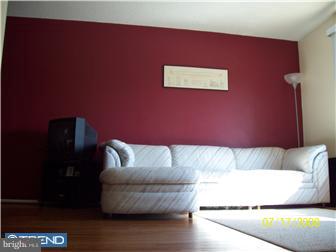 3587 Dows Road Philadelphia, PA 19154 - Photo 5 of 11 Living Room