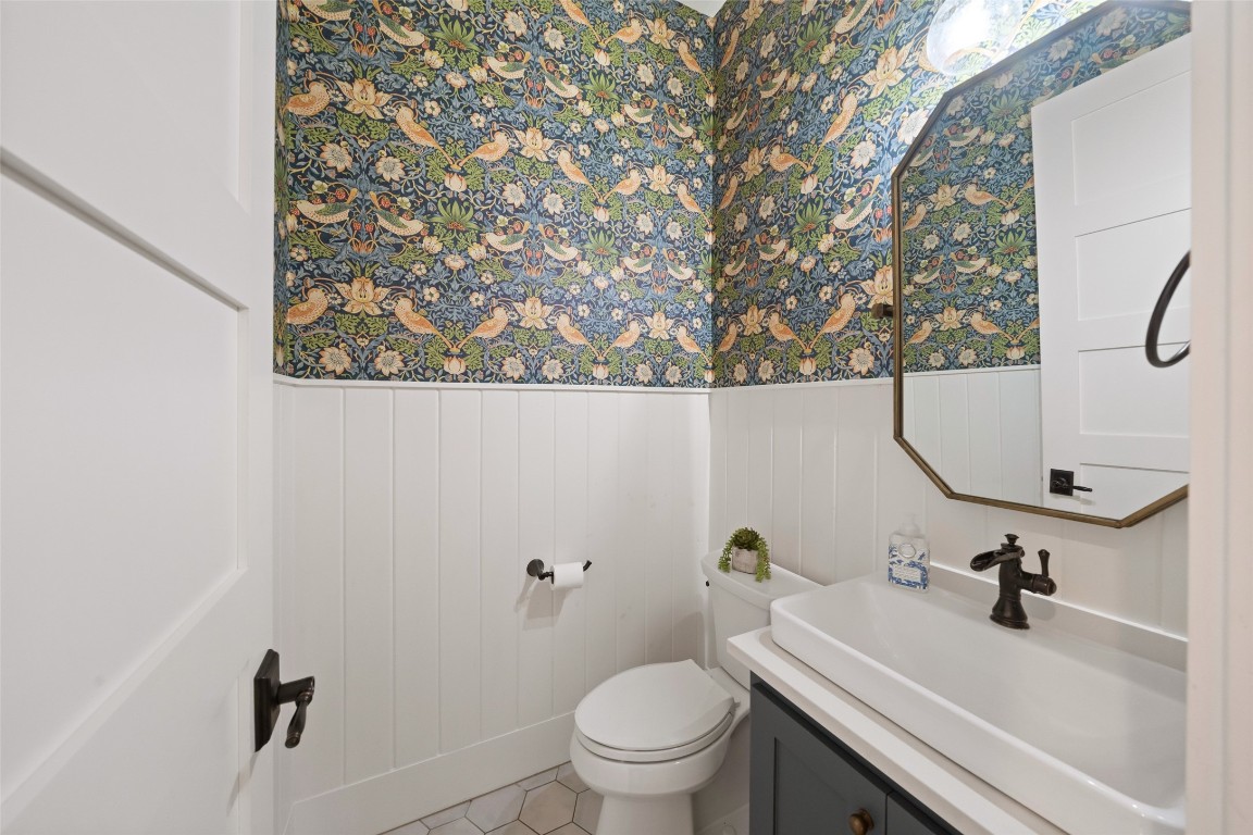 27201 Double Culvert Road Hempstead, TX 77445 - Photo 26 of 49 Charming powder bath with decorative wainscoting and bold designer wallpaper creates a stylish statement.