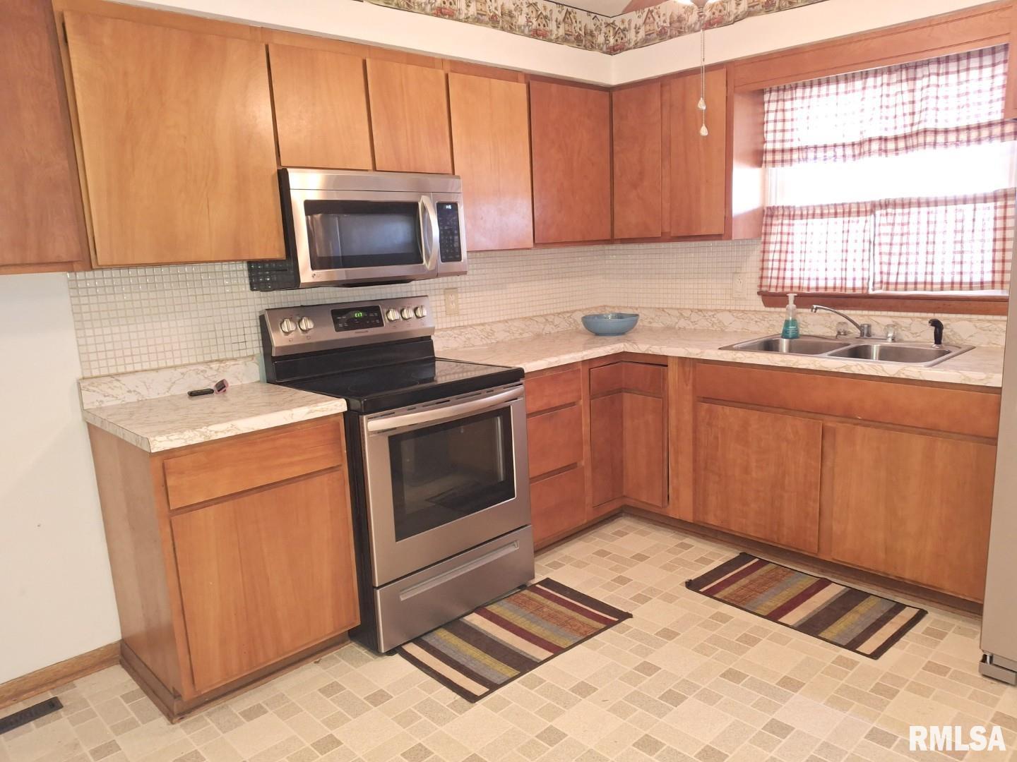 336 North 14th Avenue Canton, IL 61520 - Photo 6 of 31