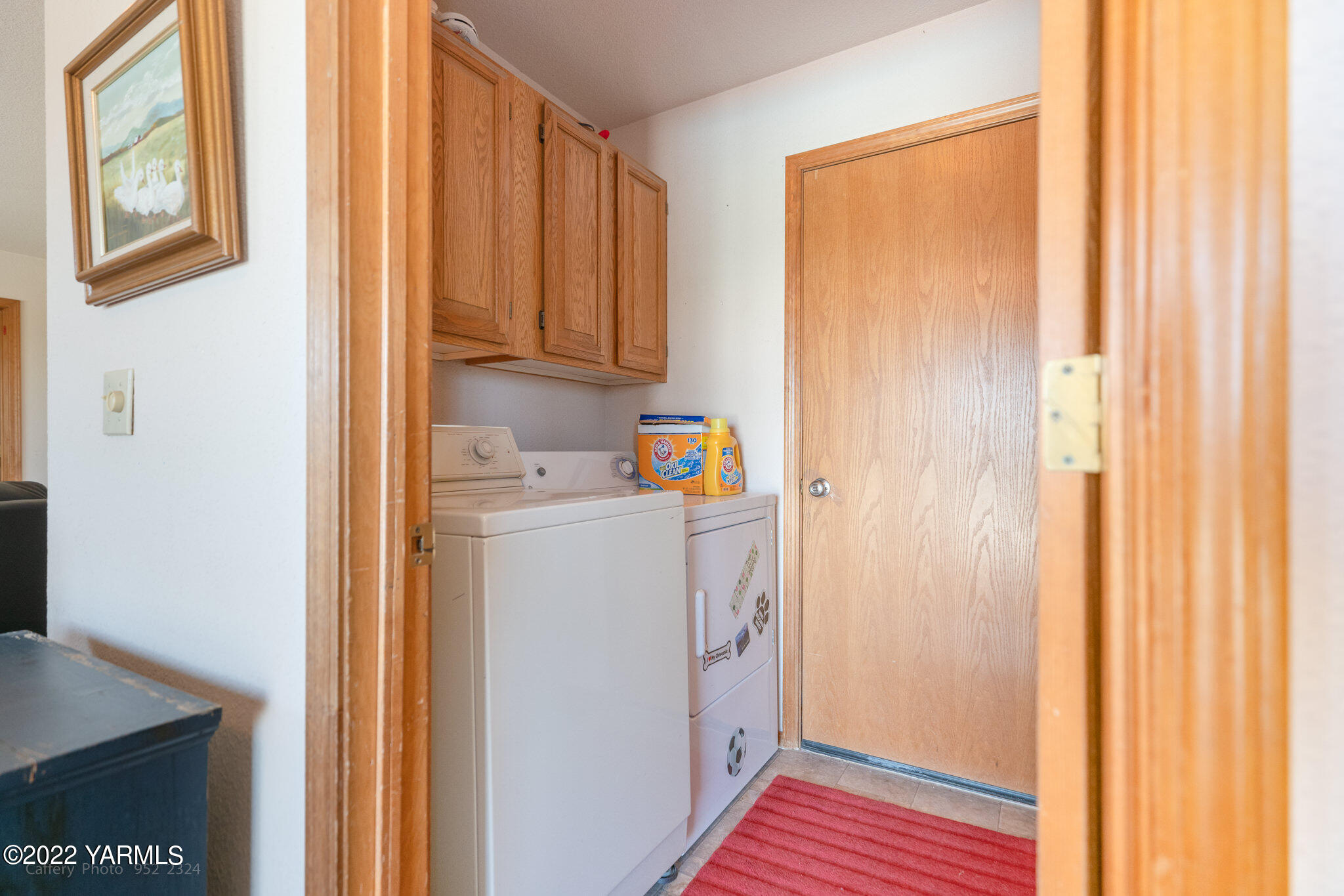 3870 Aaron Road Moxee, WA 98936 - Photo 11 of 33 a view of hallway with washer and dryer