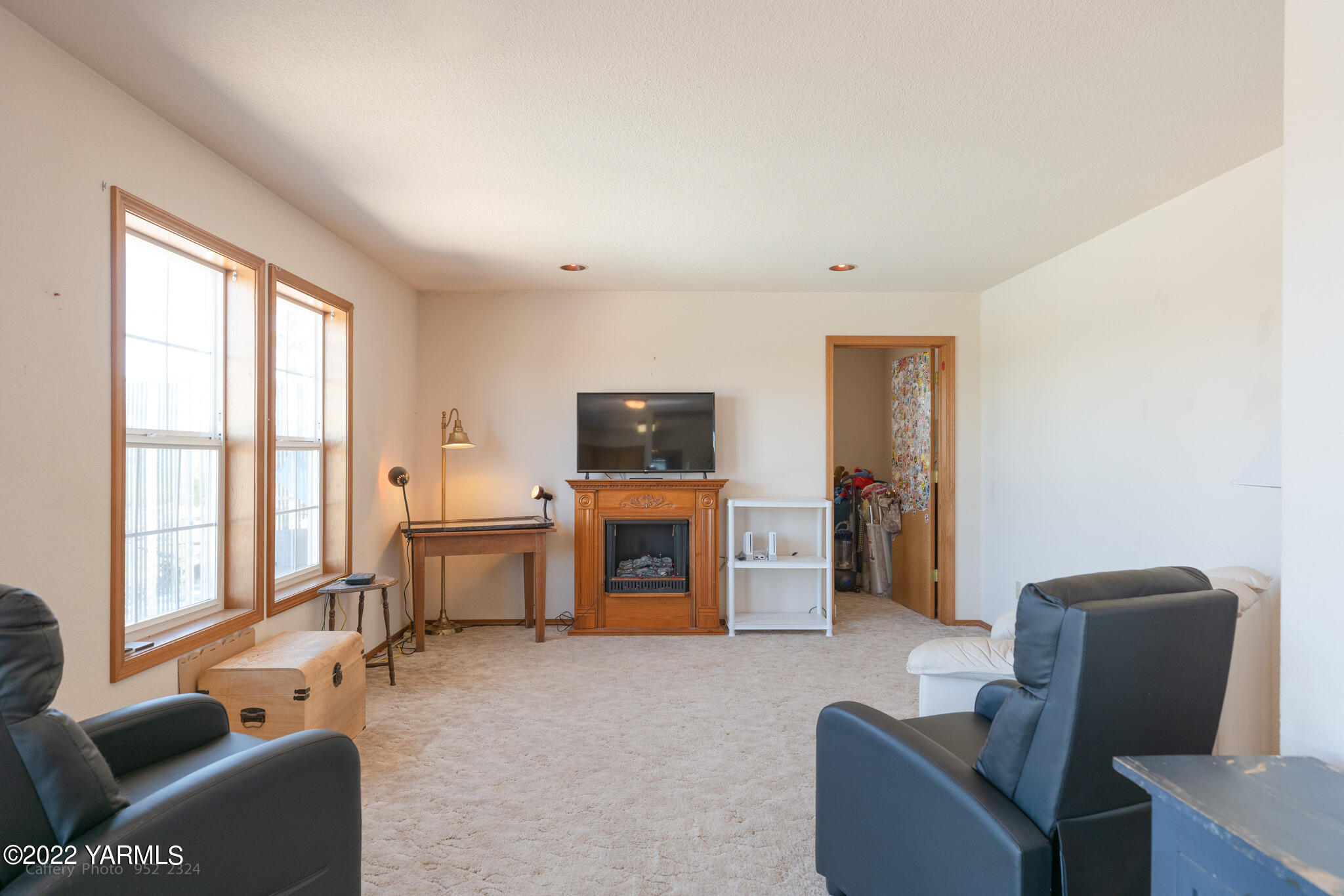 3870 Aaron Road Moxee, WA 98936 - Photo 12 of 33 a living room with furniture and a flat screen tv