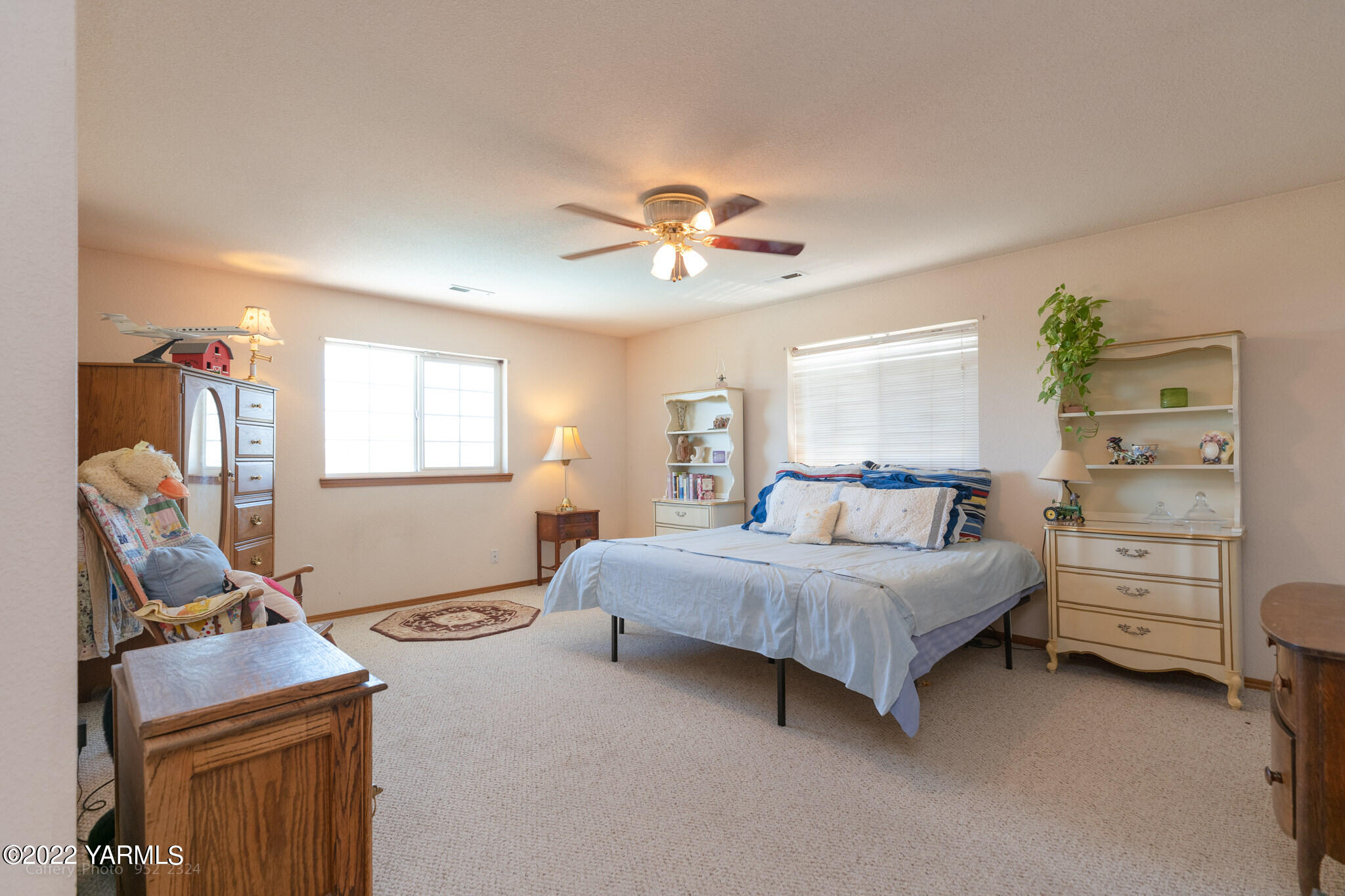 3870 Aaron Road Moxee, WA 98936 - Photo 15 of 33 a bedroom with a bed and a chandelier