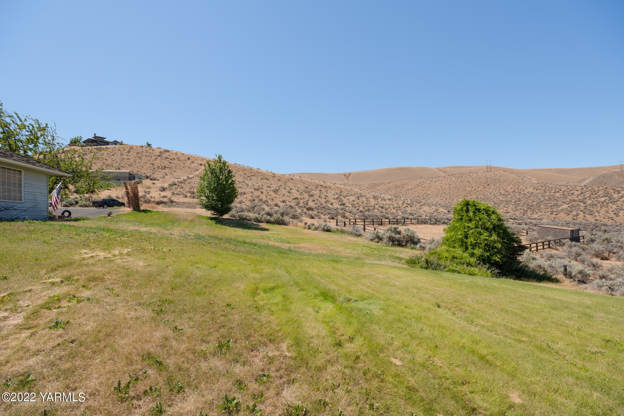 3870 Aaron Road Moxee, WA 98936 - Photo 28 of 33 a view of a mountain with an outdoor space