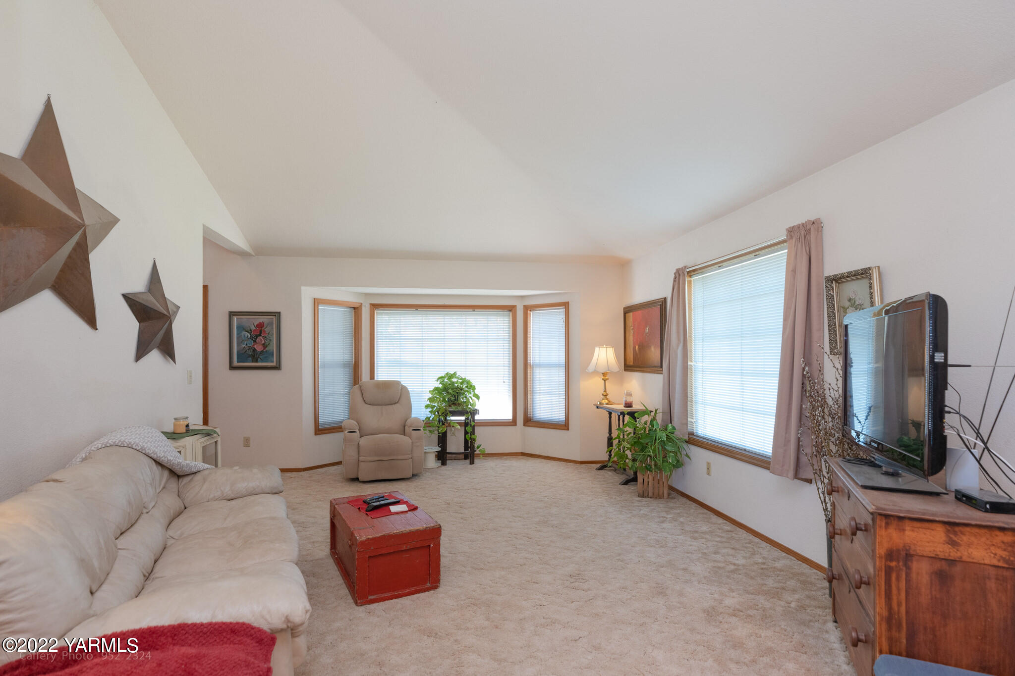 3870 Aaron Road Moxee, WA 98936 - Photo 4 of 33 a living room with furniture and a flat screen tv