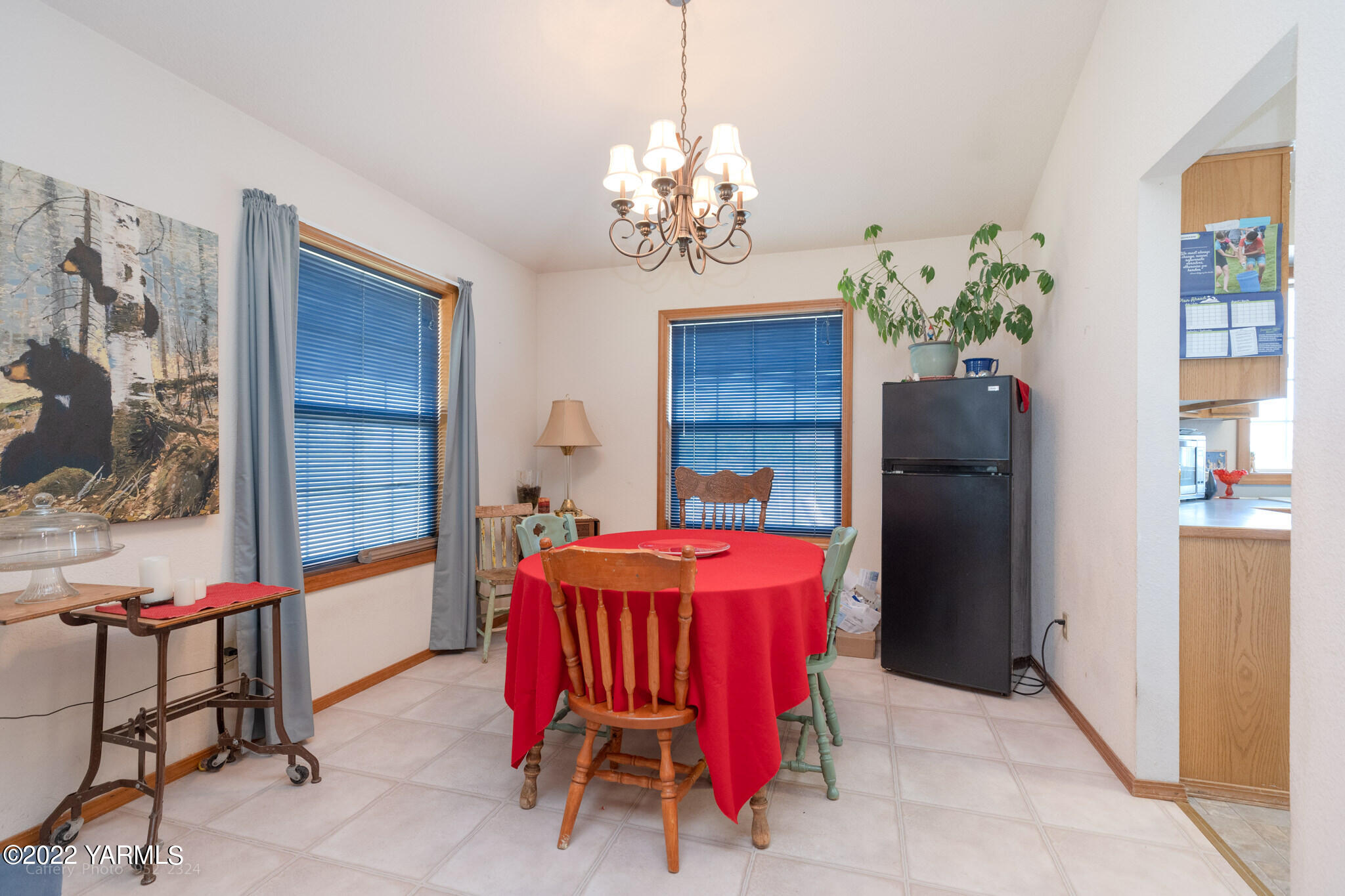 3870 Aaron Road Moxee, WA 98936 - Photo 6 of 33 a dining room with furniture and chandelier