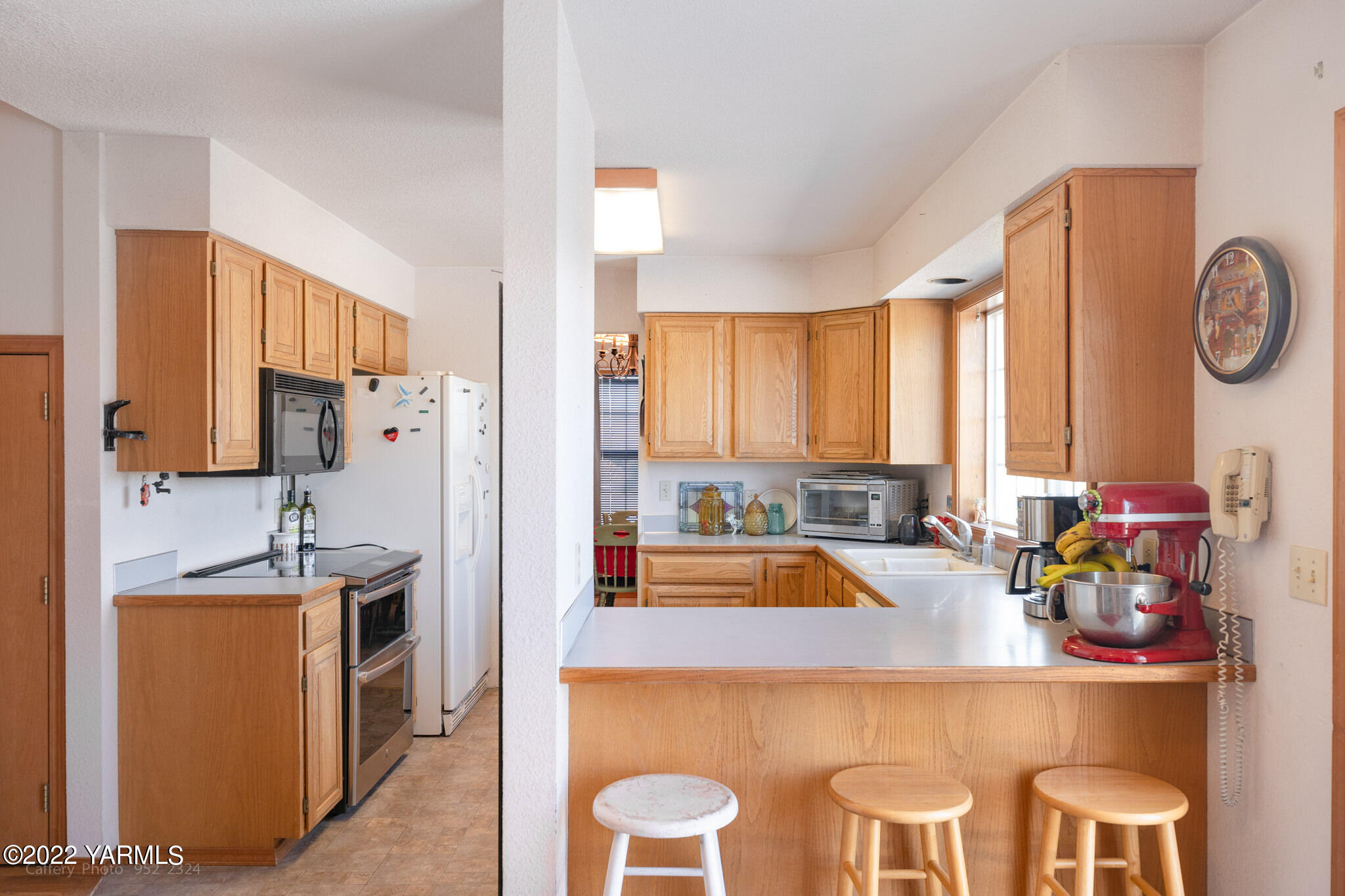3870 Aaron Road Moxee, WA 98936 - Photo 10 of 33 a kitchen with a table chairs and a refrigerator