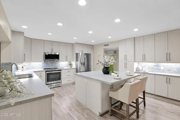 $950,000 | 4221 East Emelita Avenue, Mesa, AZ 85206