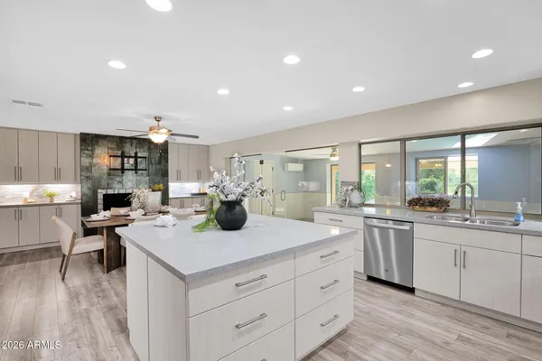 $950,000 | 4221 East Emelita Avenue, Mesa, AZ 85206