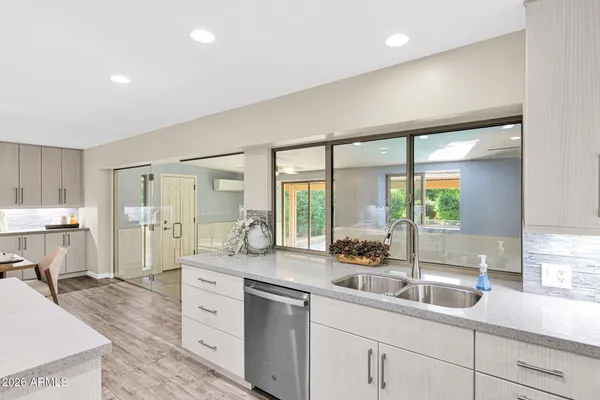 $950,000 | 4221 East Emelita Avenue, Mesa, AZ 85206