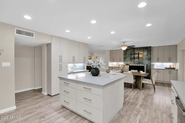 $950,000 | 4221 East Emelita Avenue, Mesa, AZ 85206