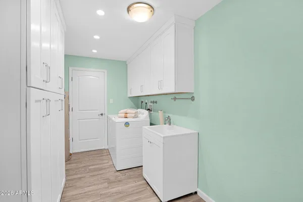 $950,000 | 4221 East Emelita Avenue, Mesa, AZ 85206
