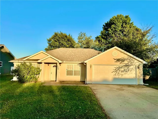 $254,000 | 606 Kendrick Lane, Knob Noster, MO 65336