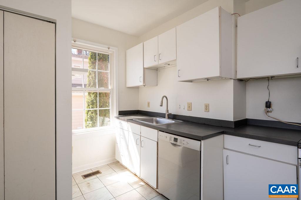 124 Goodman Street Charlottesville, VA 22902 - Photo 7 of 23