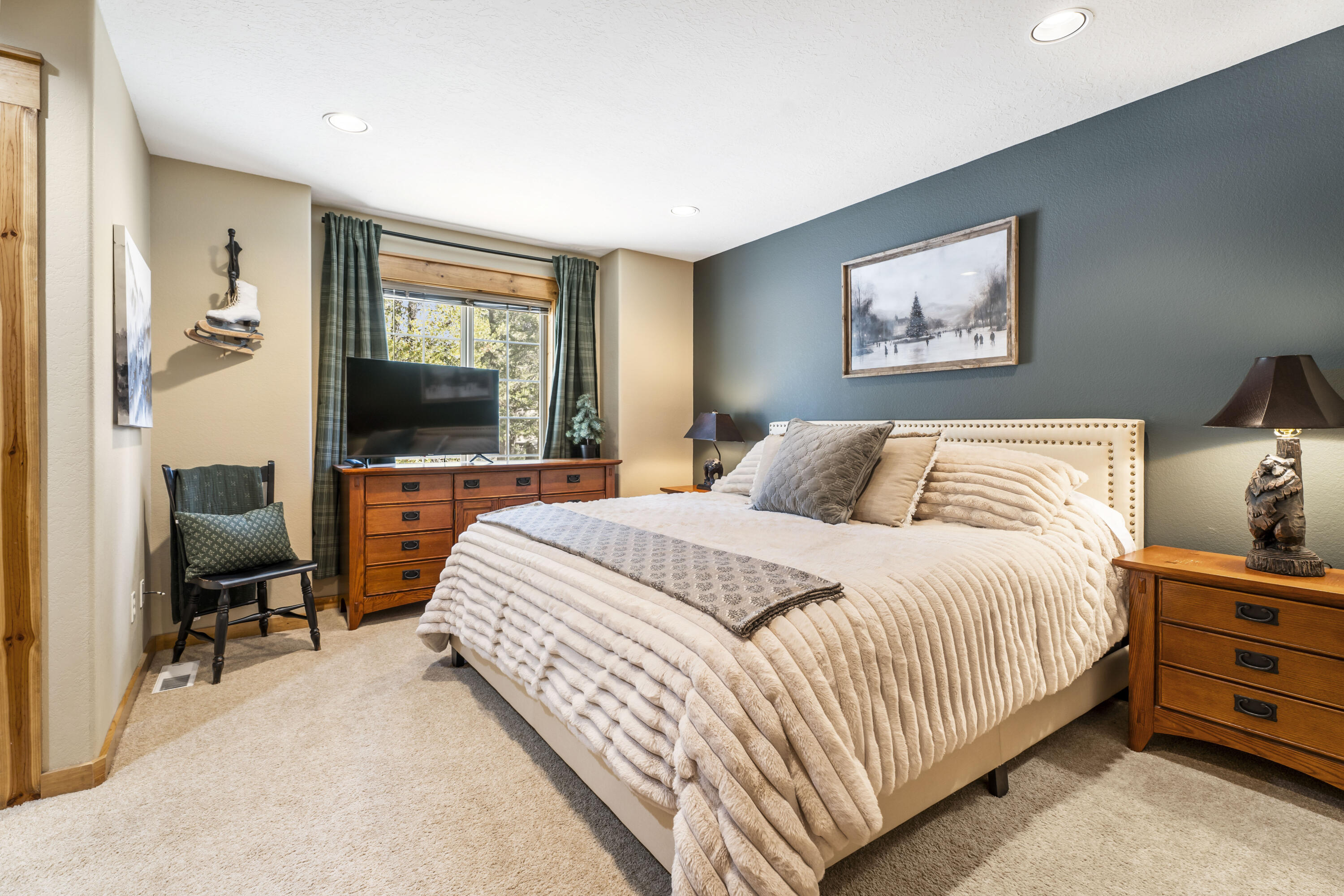 18189 Oregon Loop, Unit 5 Sunriver, OR 97707 - Photo 27 of 41 Bedroom #3 - Upstairs Suite