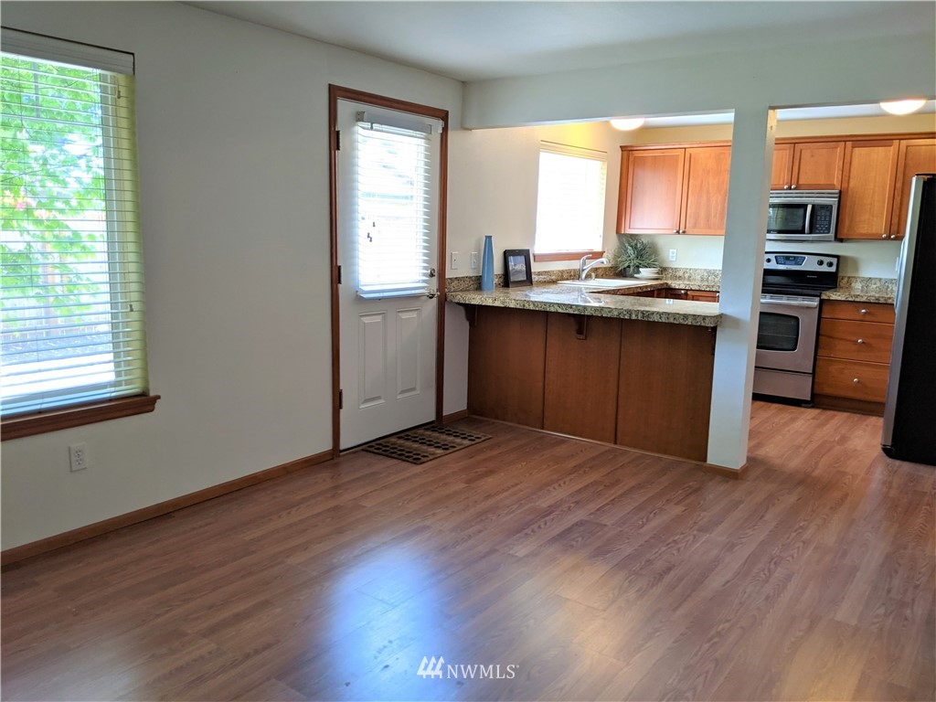 8044 212th Street Southwest, Unit 2 Edmonds, WA 98026 - Photo 2 of 16 Gallery Image 2
